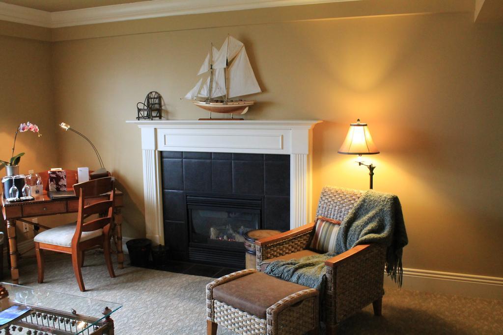 Harbour House Hotel Niagara-on-the-Lake Buitenkant foto